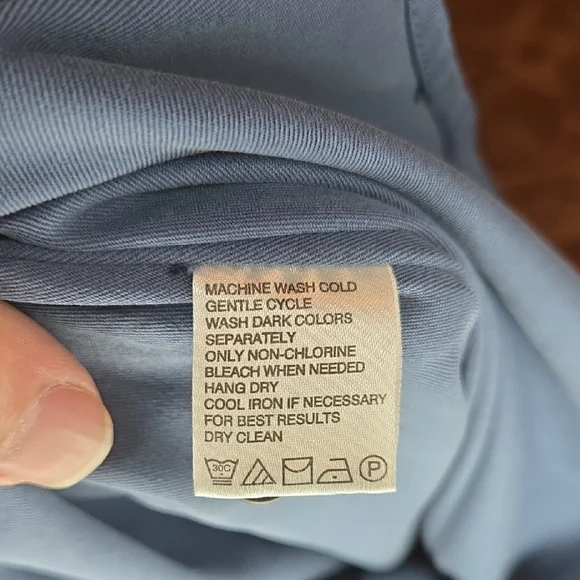 Tommy Bahama Light Navy Blue Button Down Shirt, Long Sleeve, Medium. - Picture 6 of 7